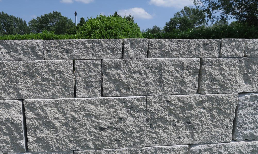 Gutshof falazókő MB24 roppantott, gránitszürke árnyalt 7,5 cm, 15 cm és 22,5 cm sorokban rakva